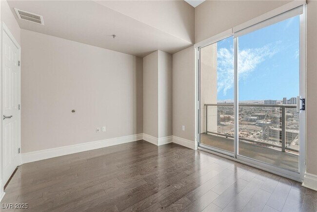 Building Photo - 150 S Las Vegas Blvd