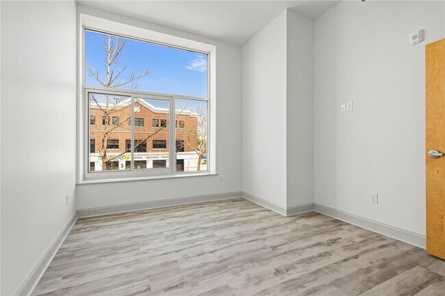 Building Photo - 105 Main St