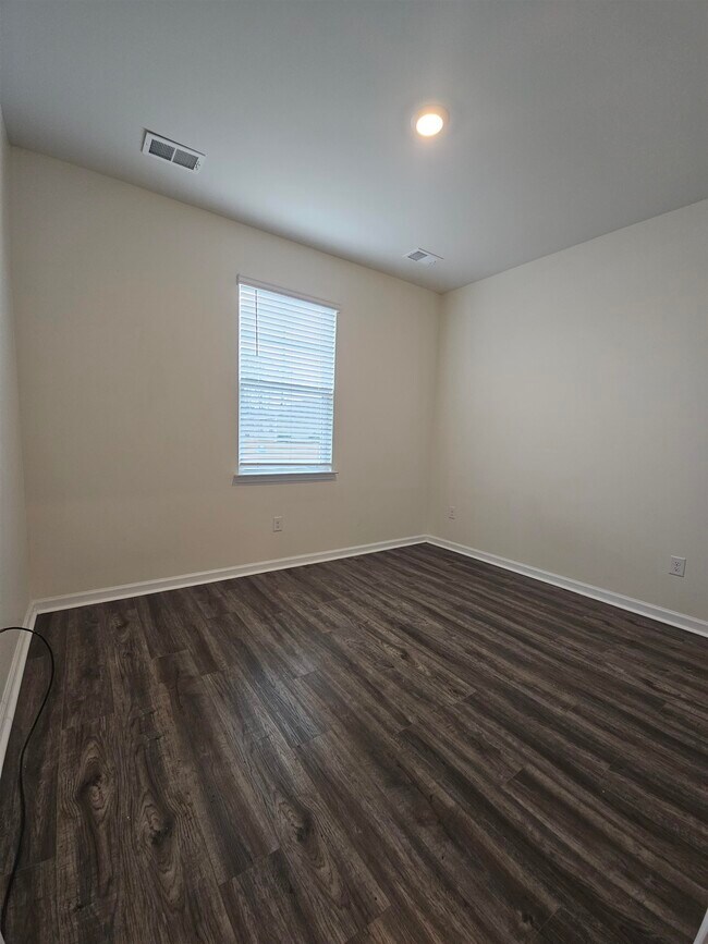 Building Photo - 304 Forestbrook Cove Cir