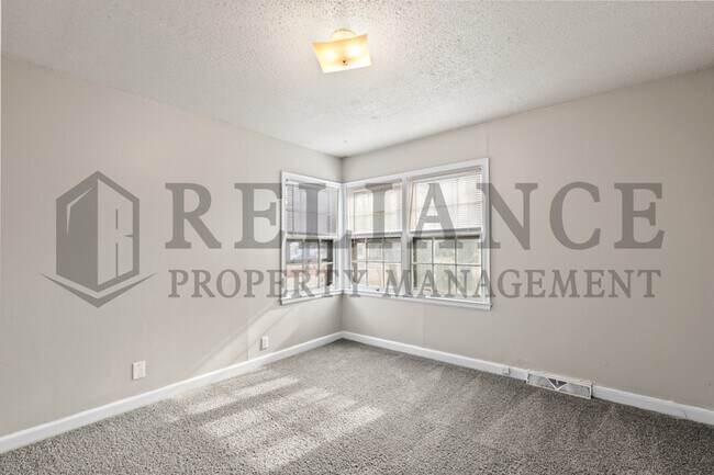 Building Photo - 1125 W 16th St N