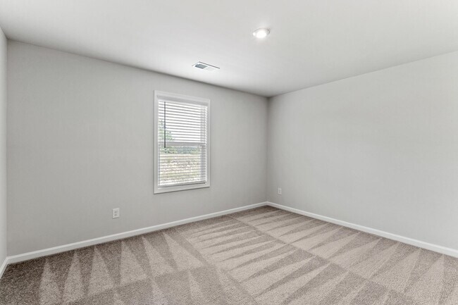 Building Photo - 644 Manitou Cir
