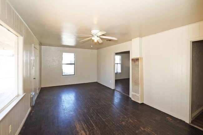 Building Photo - 106 N Virginia St