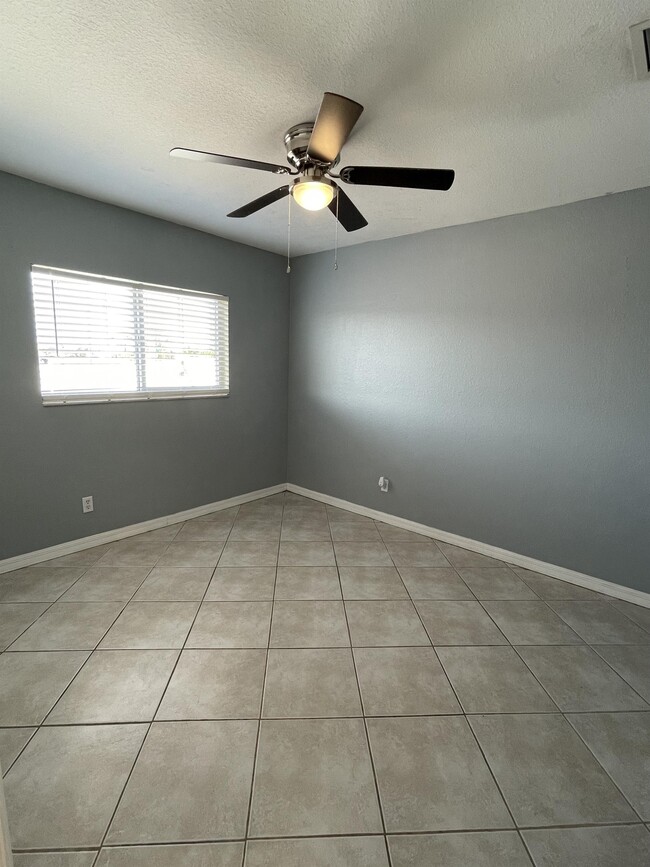 Building Photo - 1602 SW 16th Ct