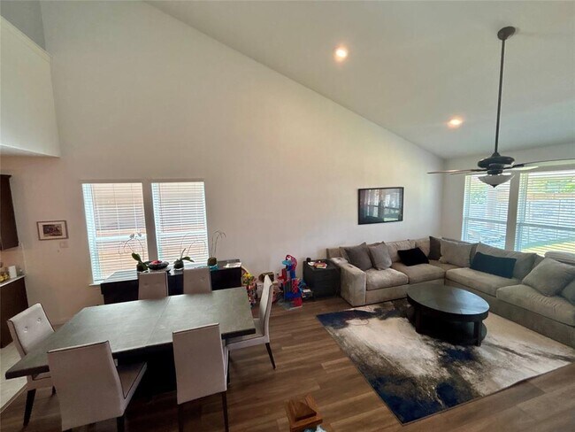Building Photo - 325 Harbors Ln