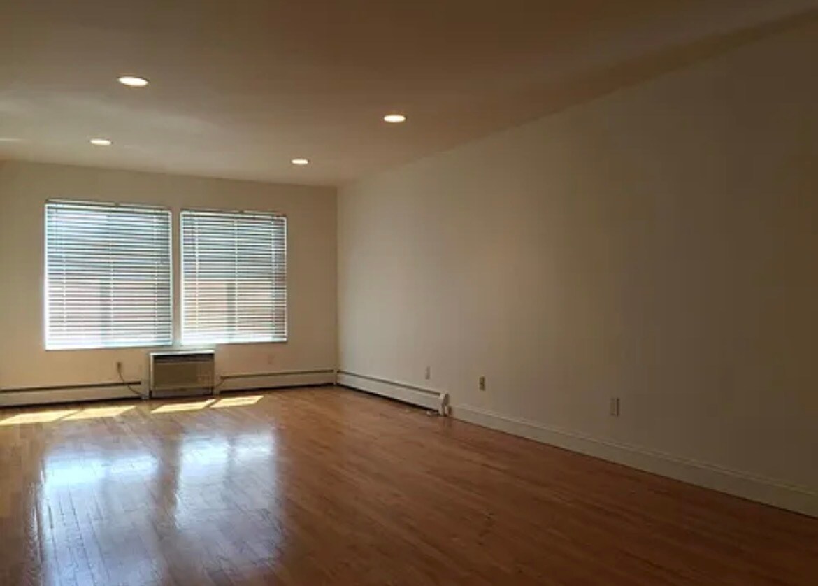 Building Photo - 475 S Adams Rd