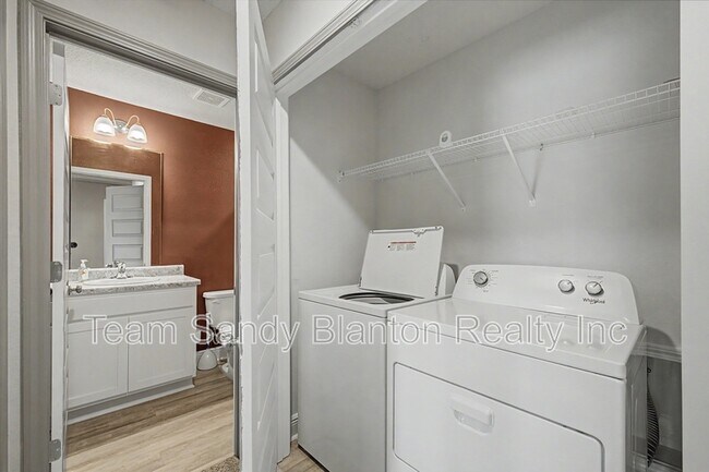 Building Photo - 9055 Golden Eye Dr