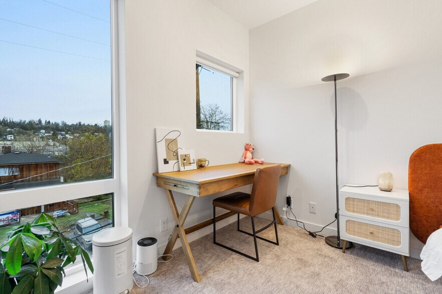 Building Photo - 2433 S Plum St