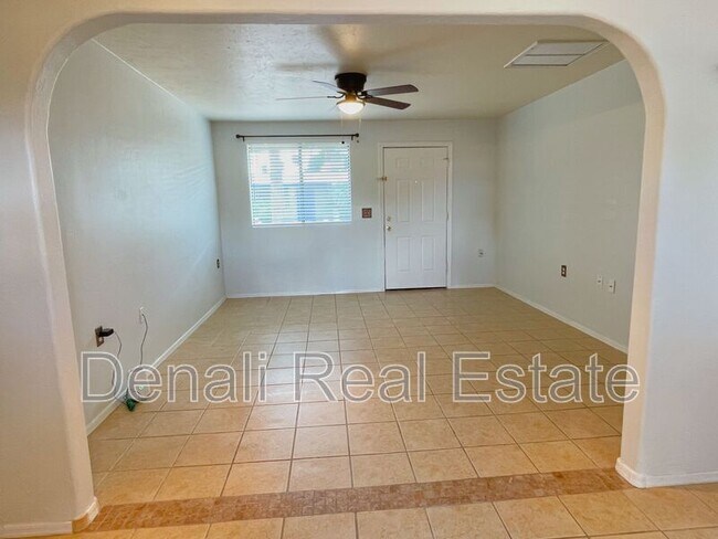Building Photo - 350 N Silverbell Rd