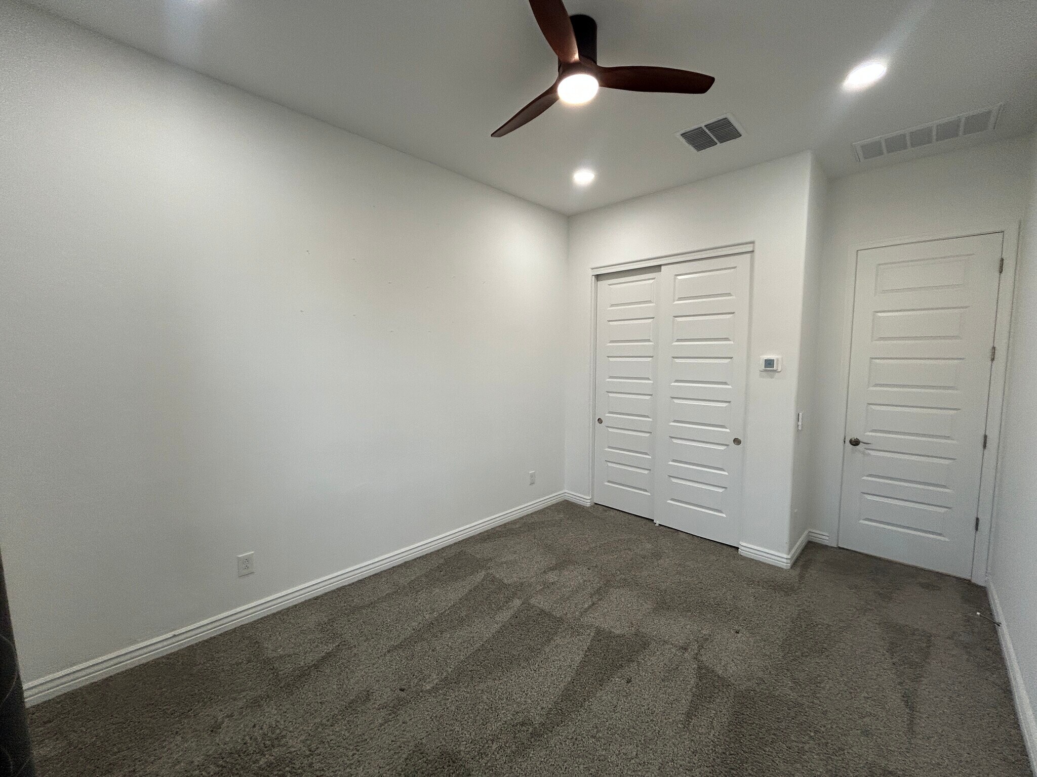 Building Photo - 8731 W Wagon Wheel Dr