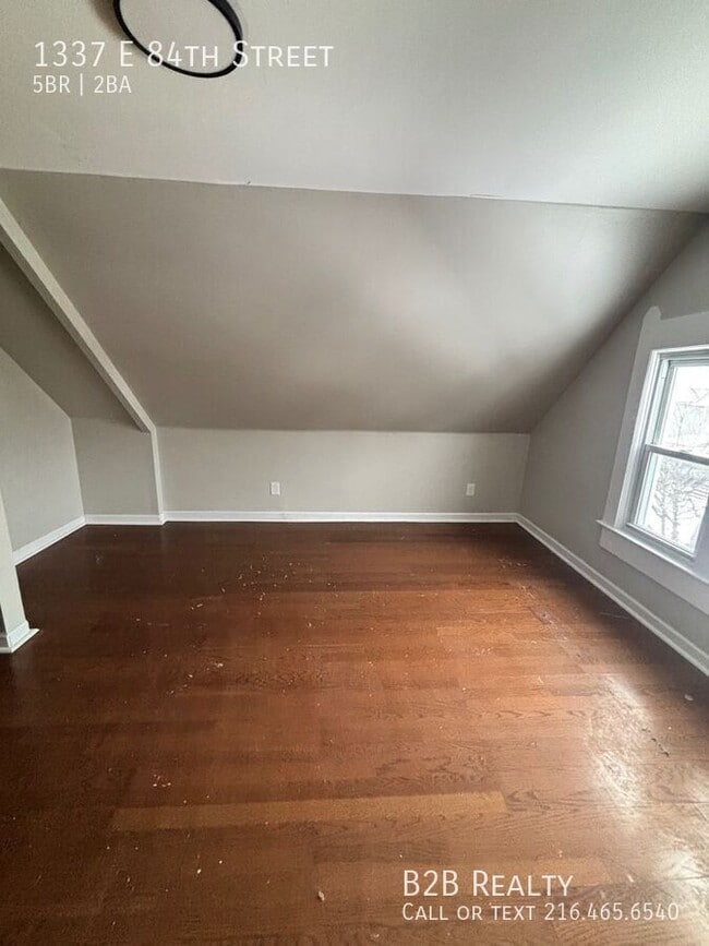 Building Photo - 1337 E 84th St