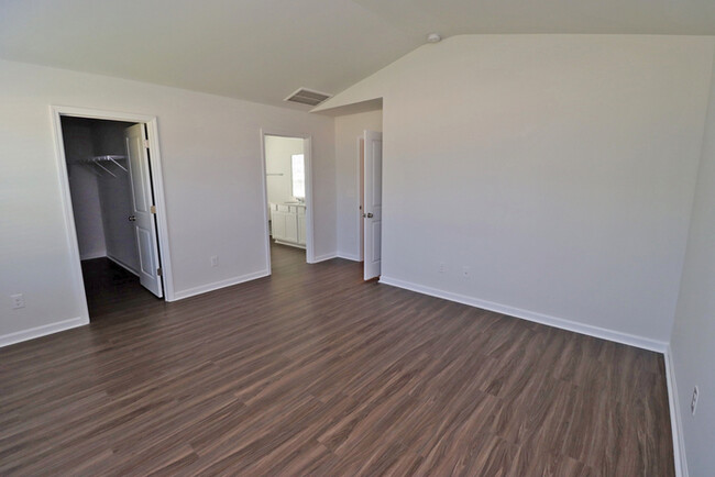 Building Photo - Beautiful new build in PRIME Lexington loc...