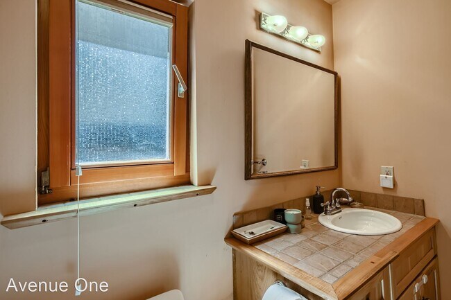 Building Photo - 4 br, 3 bath House - 1614 32nd Ave