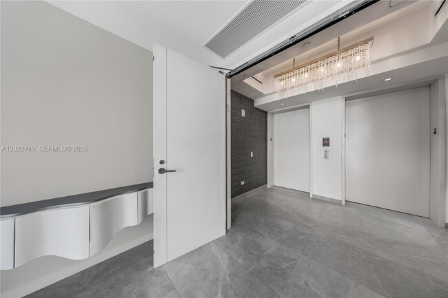 Building Photo - 18501 Collins Ave