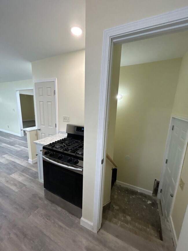 Building Photo - Charming 2-bedroom 1 bath home