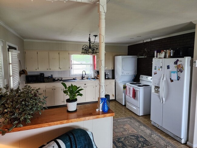 Building Photo - 3 Bed 1 bath Home Mount Airy