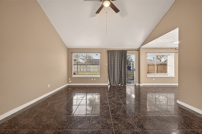 Building Photo - 614 Northaire Dr