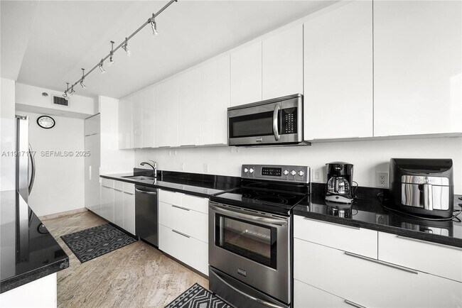 Building Photo - 1000 W Island Blvd