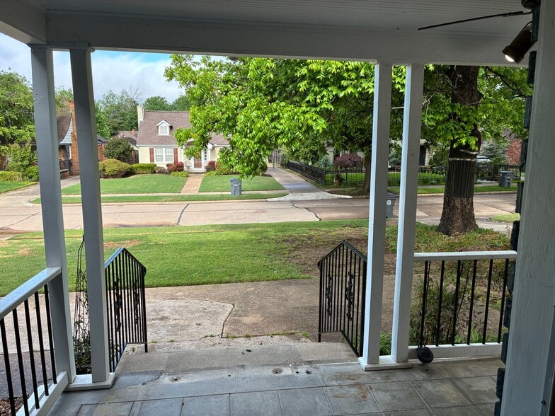 Building Photo - 1715 S College Ave