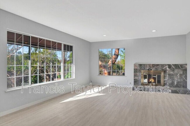 Building Photo - 16303 Avenida Florencia