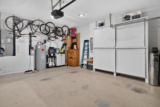 Building Photo - 515 Corvina Dr