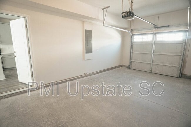 Building Photo - 35 Galley Ln