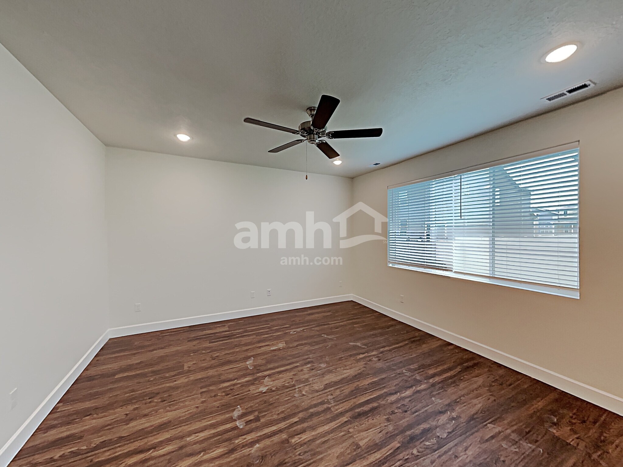 Building Photo - 2415 E Surry Way