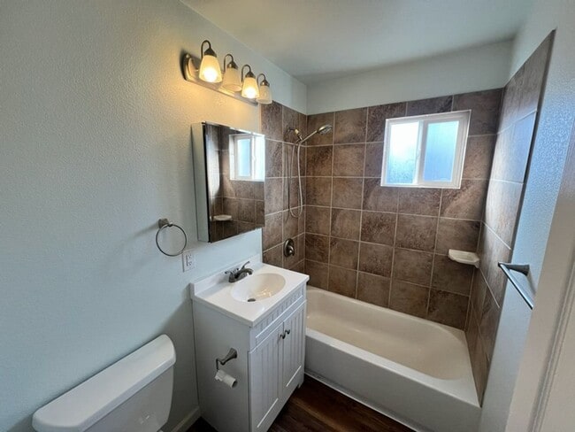 Building Photo - Refreshed Reno Three Bedroom