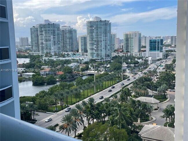 Building Photo - 16001 Collins Ave