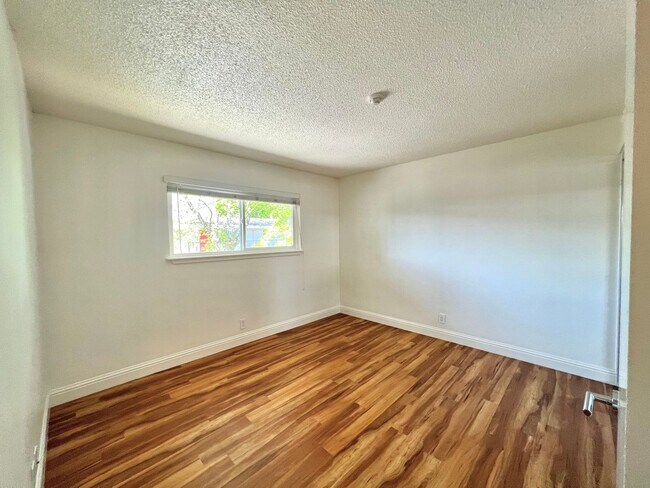Building Photo - 871 Sonoma Ave
