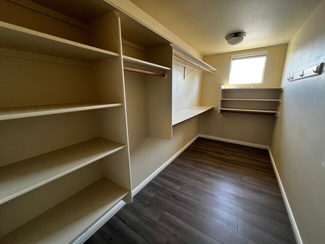 Building Photo - "Luxury Living: Stunning home with marble counter tops & Fireplace!"