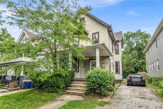 Building Photo - 1345 W 61st St