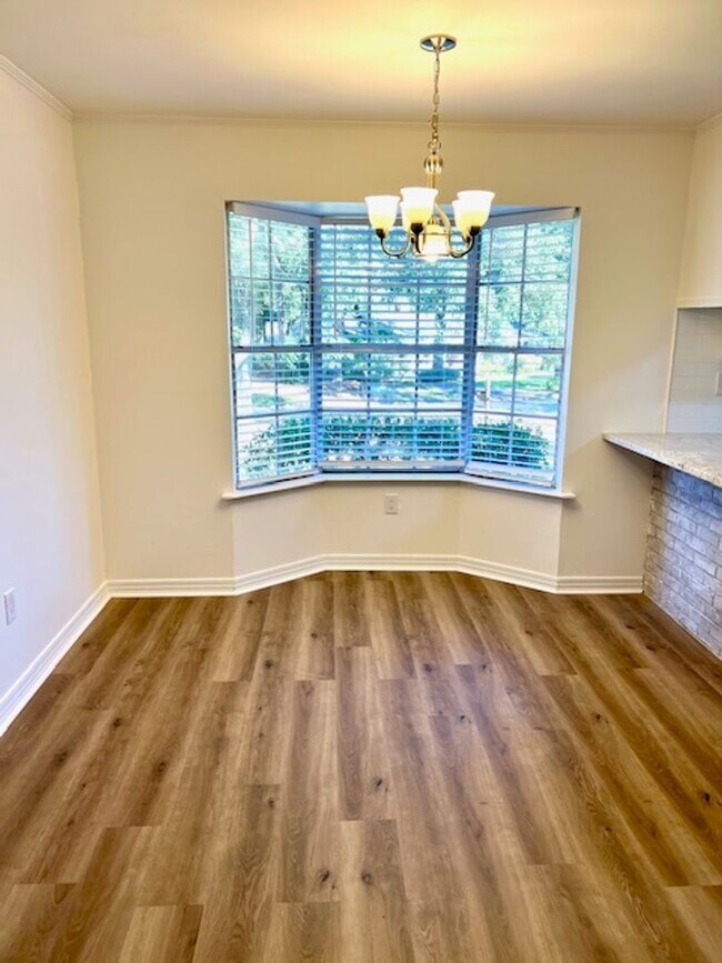 Building Photo - Corner lot in Huntleigh Woods