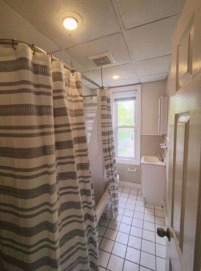 Building Photo - ****Cranston/Auburn Neighborhood - Two Bed...
