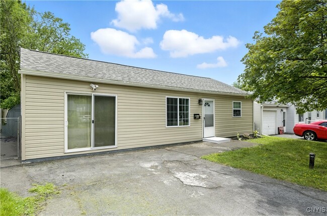 Building Photo - 122 Frederick Dr