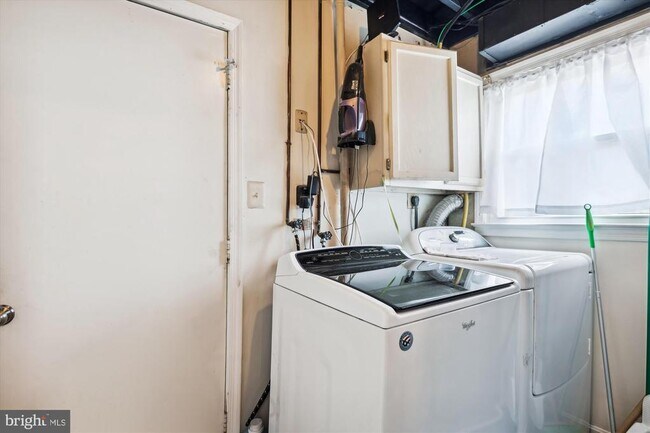 Building Photo - 4555 Lantern Pl