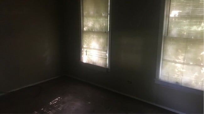Building Photo - 1408 Filhiol Ave