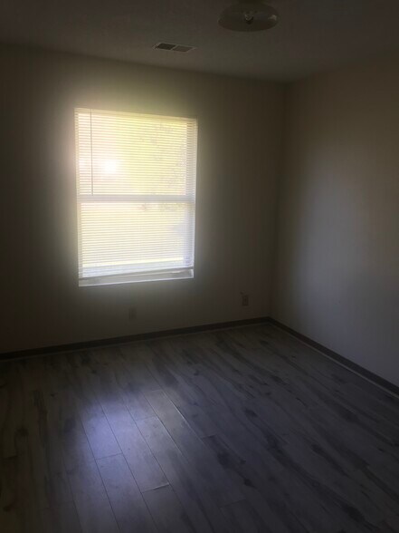 Building Photo - 407 Leffel Ct