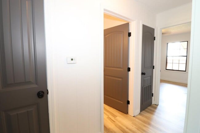 Building Photo - 122 Fairway Ave