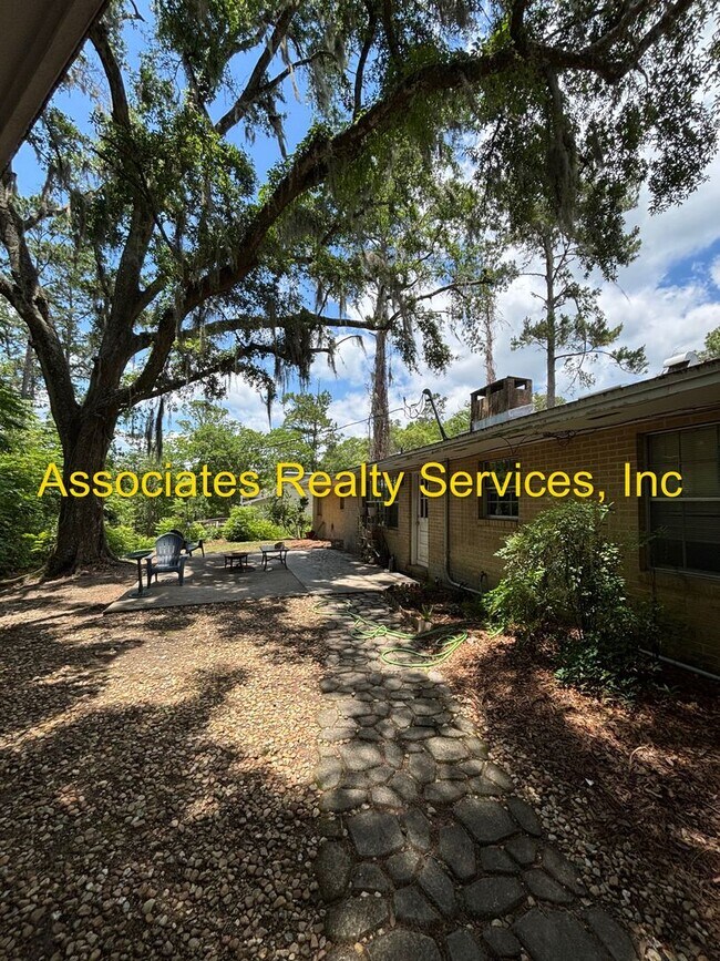 Building Photo - 3 Bed/2 Bath Spacious Home in BLACK ACRES!!!