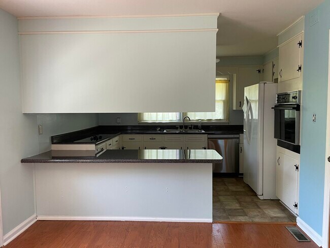 Building Photo - 768 Winyah Dr