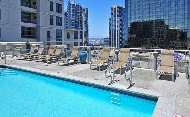 Building Photo - 425 W Beech St