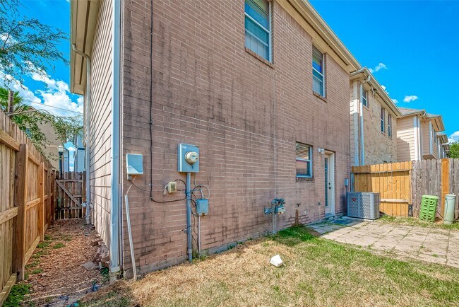 Building Photo - 206 Sydnor St