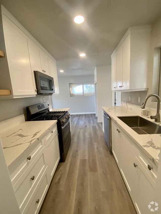 Building Photo - 8821 Greenbrook Way