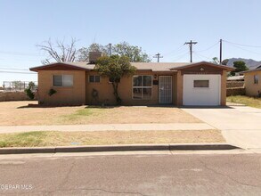 Building Photo - 10037 Oakwood Dr