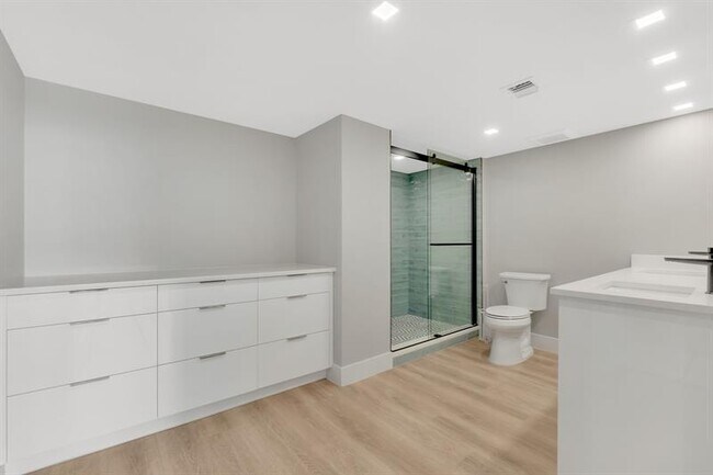 Building Photo - 750 N Ocean Blvd