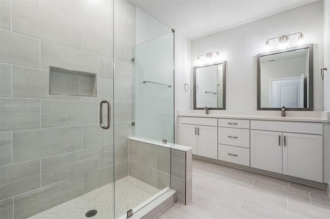 Building Photo - 6605 N Nebraska Ave