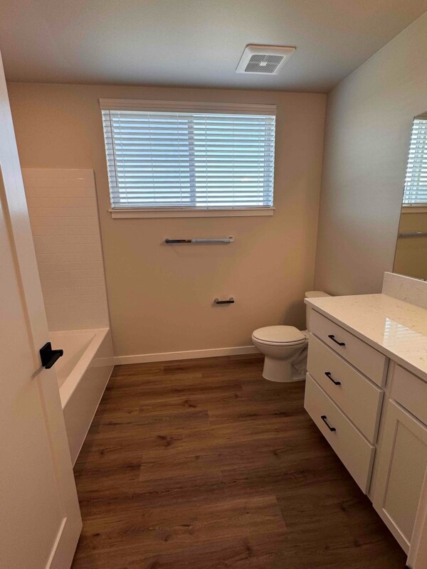 Building Photo - 896 E RR Ave