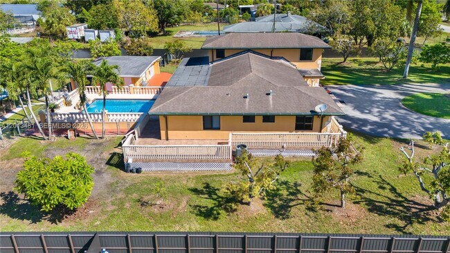 Building Photo - 26500 SW 167th Ave