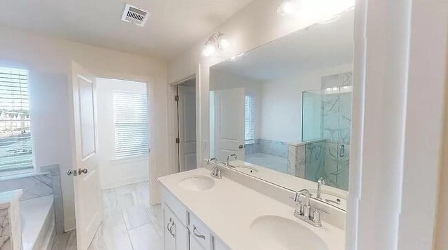 Building Photo - 5332 Brooklands Dr