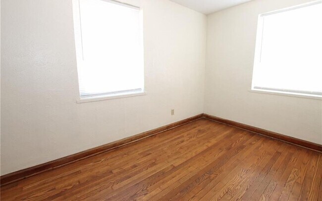 Building Photo - Charming 2 Bedroom Home in South Charlesto...